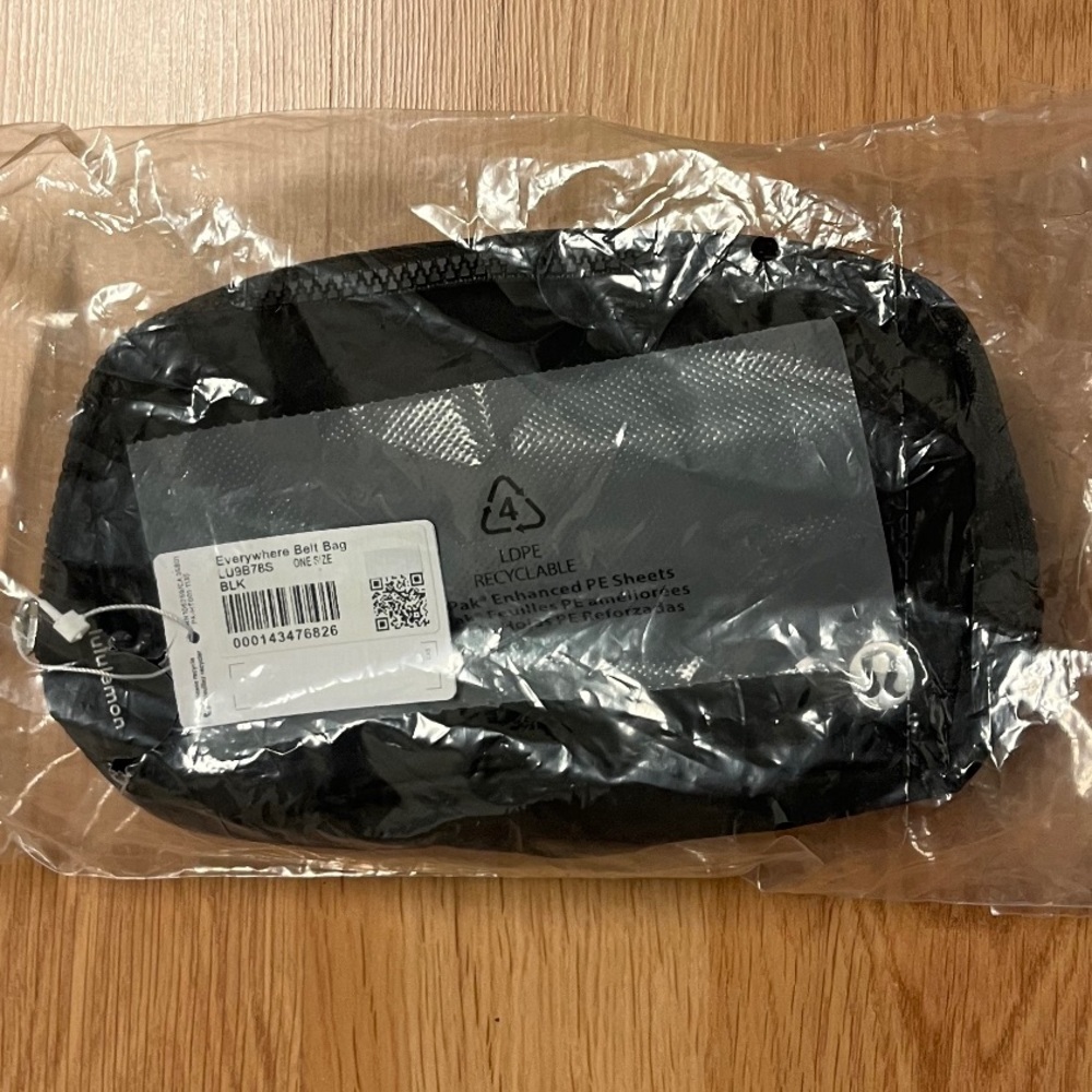 **(NWT) lululemon**
Everywhere Belt Bag 1L Extended Strap in BLACK